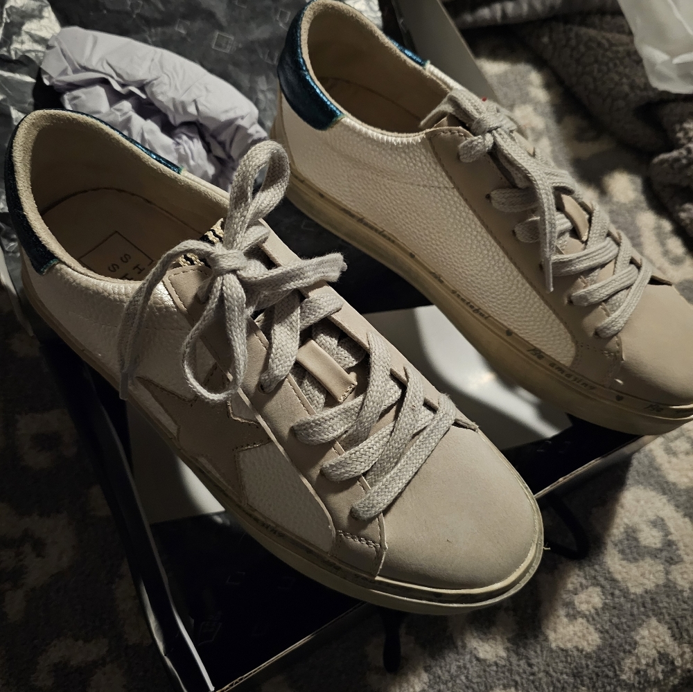 Shu Shop classic lace-up leather sneakers w/ teal heel. New, never worn